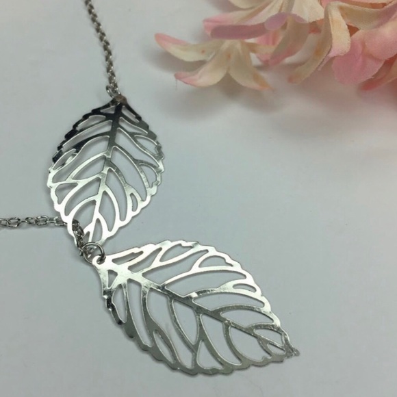 Double leaf necklace silver tone NWT - Picture 2 of 9